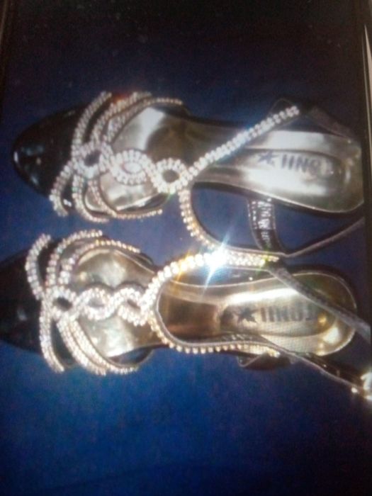 Sandale pentru evenimente nr 37(vezi foto extensii sport)