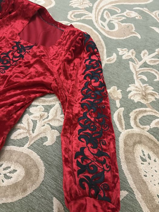 красное платье,ручная работа