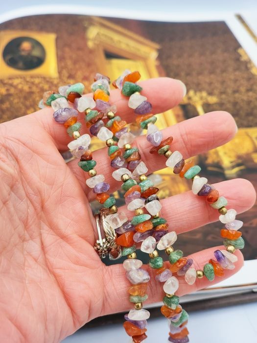 Винтидж дълго колие с полускъпоценни камъни