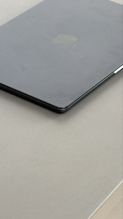 Laptop Macbook Air 13 inch M2 256GB 8GB RAM, stecher cablu si cutia originala
