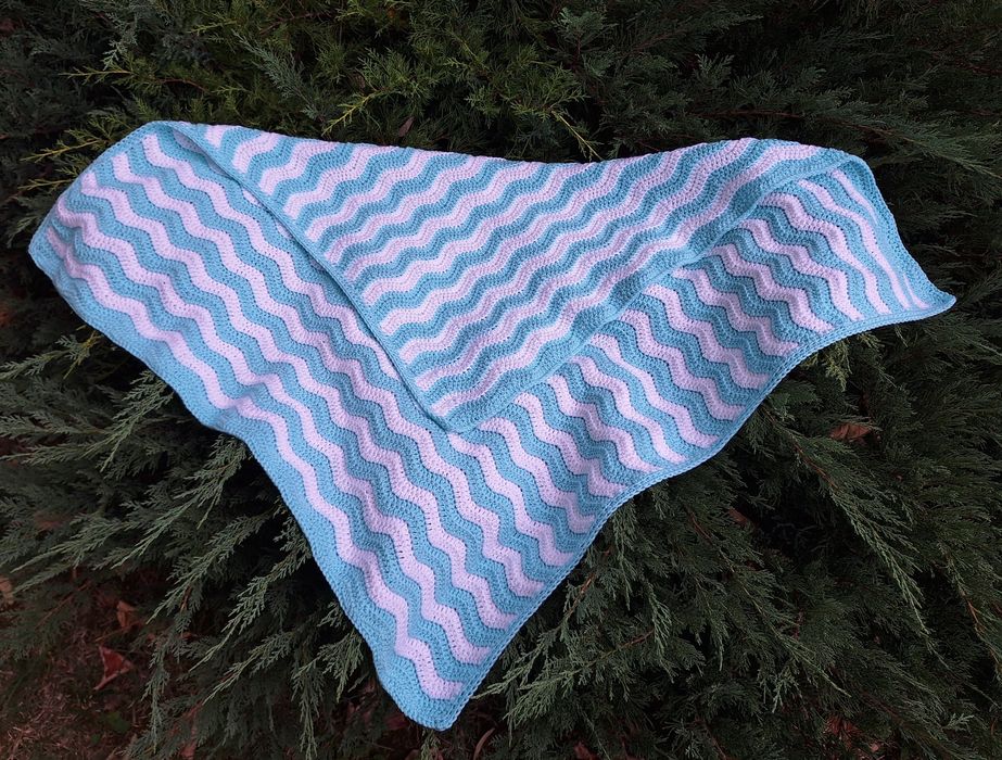 Бебешка пелена изплетена на една кука от анти-пилинг прежда