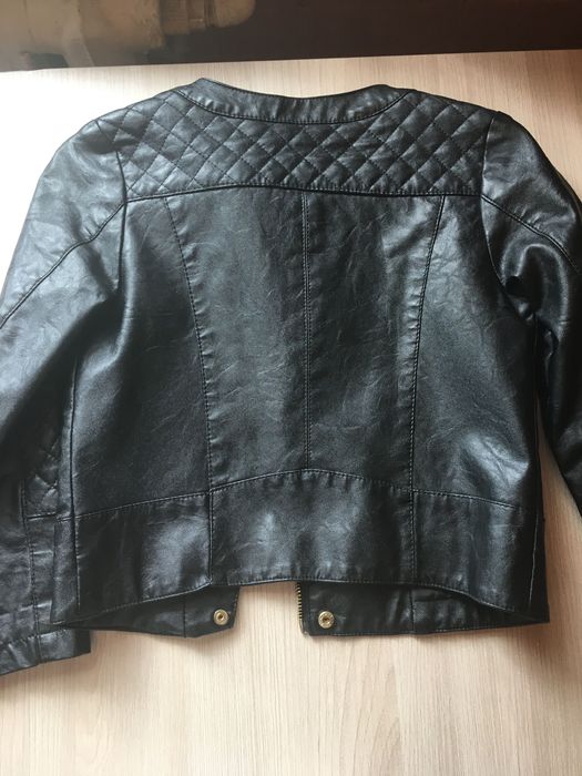 Кожаная куртка на девочку