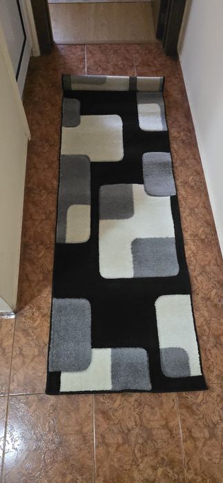 Продавам Килим с пътеки