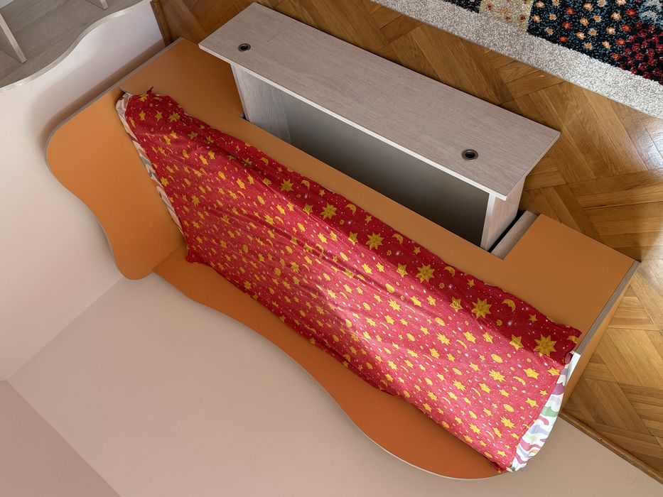 Set mobila dormitor portocaliu si gri