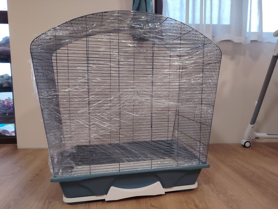 Клетка за птици с включени аксесоари