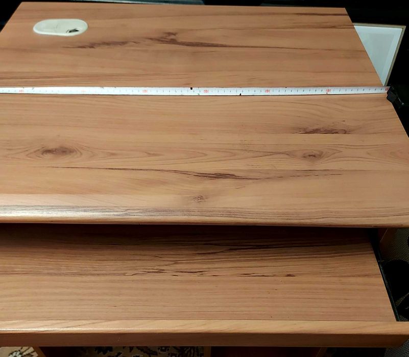 Продавам бюро за компютър