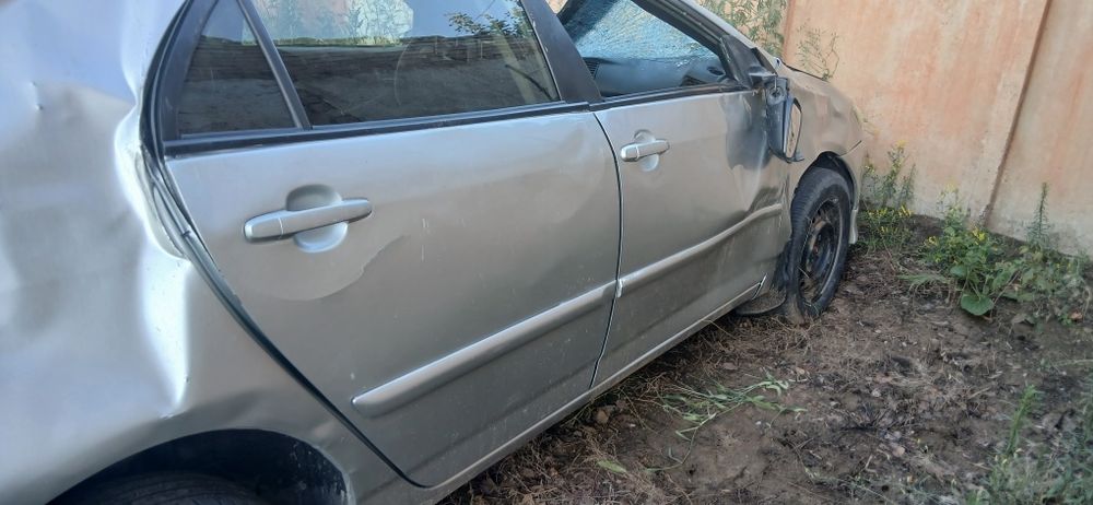 Прадам   Toyota corolla