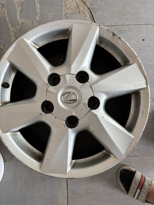 Продам диски на лексус 570 диски в хорошем состояни есть все 4 диска