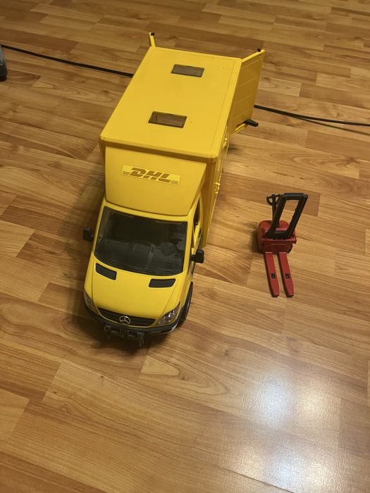 Masina DHL cu lisa BRUDER