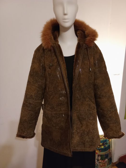 Haina femei din piele deosebita.