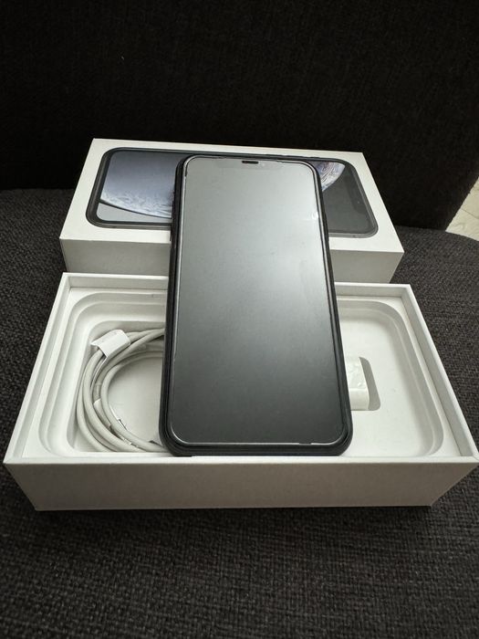 Смартфон IPhone XR