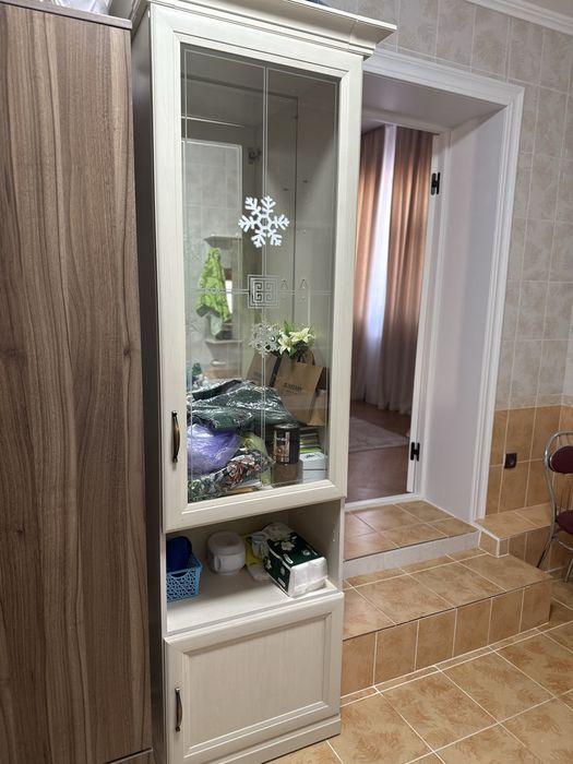 Продаю шкаф с тумбочкой