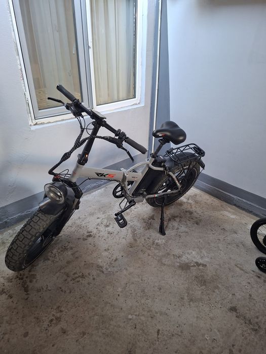 Vând bicicleta electrică