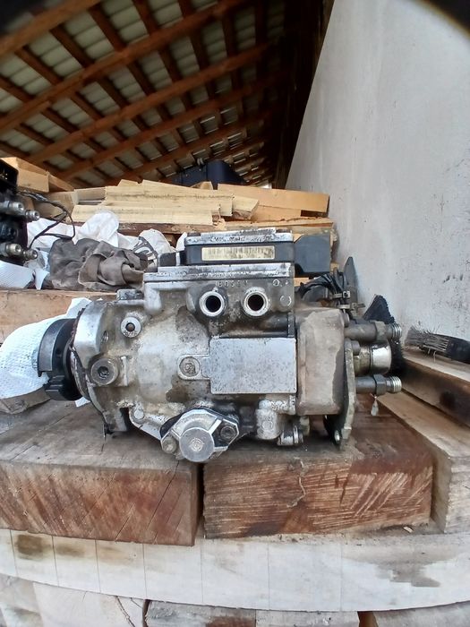 Vând pompă de injecție ford tranzit , motor 2402  cod  0470004004