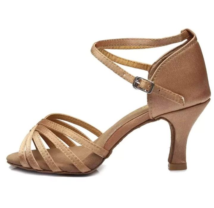 Нови обувки за латино танци