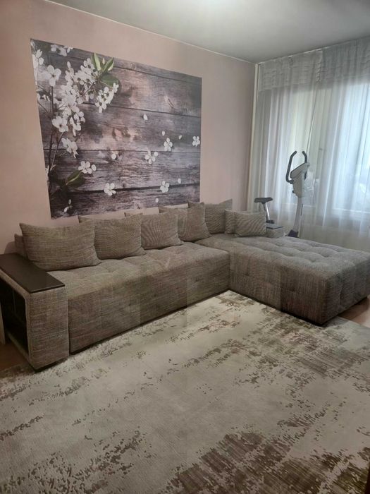 Разтегателен диван