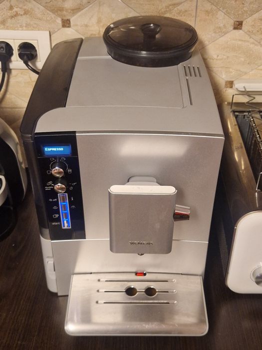 Siemens EQ5 Macchiato Plus Aparat de cafea digital espressor automat premium cafea boabe și macinata