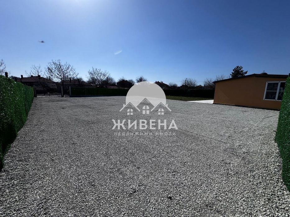 Продавам къща с парцел в центъра на с. Българево