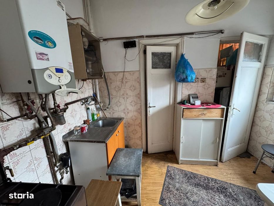 Vanzare apartament patru camere in vila cartierul Armenesc curte