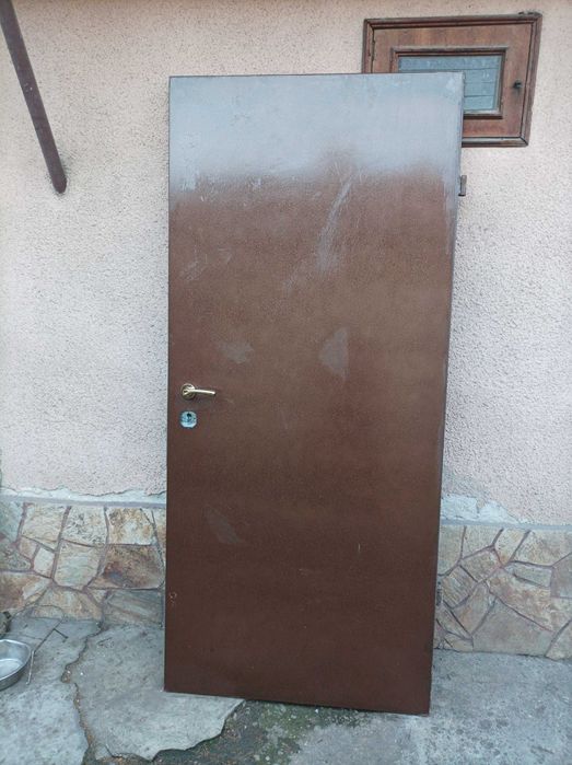 Желязна врата с каса и насрещна каса за обръщане