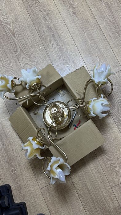 Люстра 6 рожков в отличном состоянии