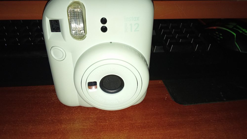 Продам Instax mini 12
