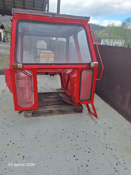 Cabină tractor.   .