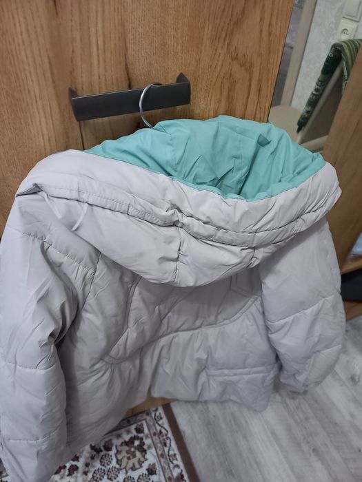 Продаётся Женские одежды куртка размер 48