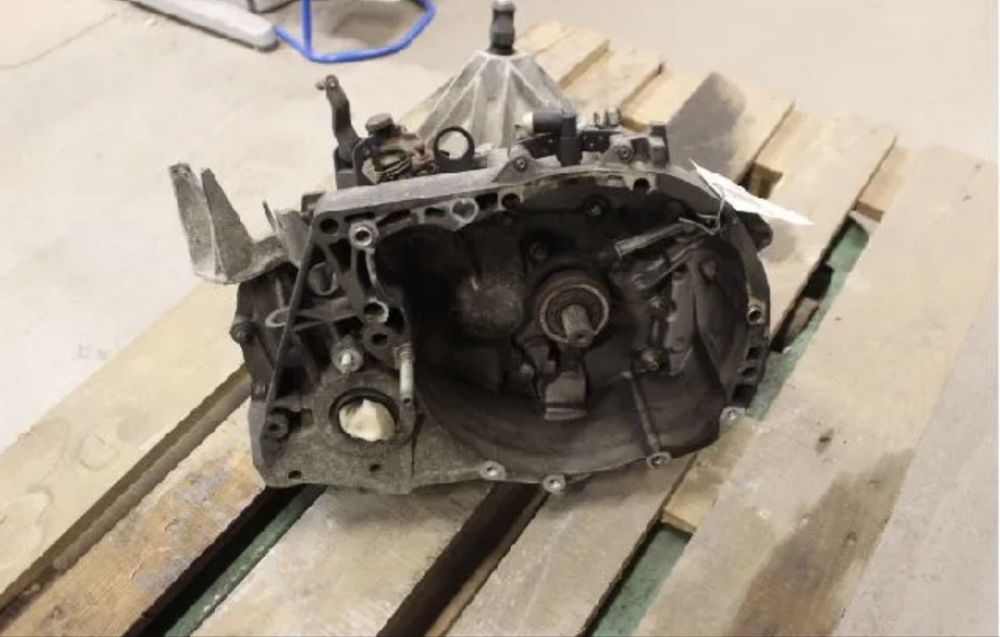 Продавам скоростна кутия за рено меган 2 1.4 2006г.