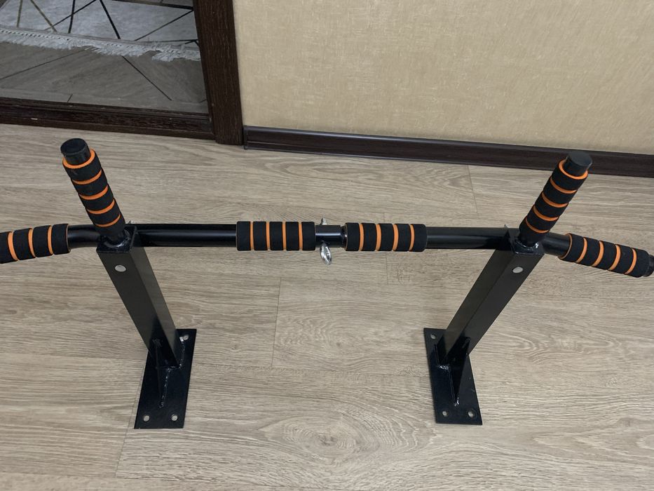 Продам турник настенный