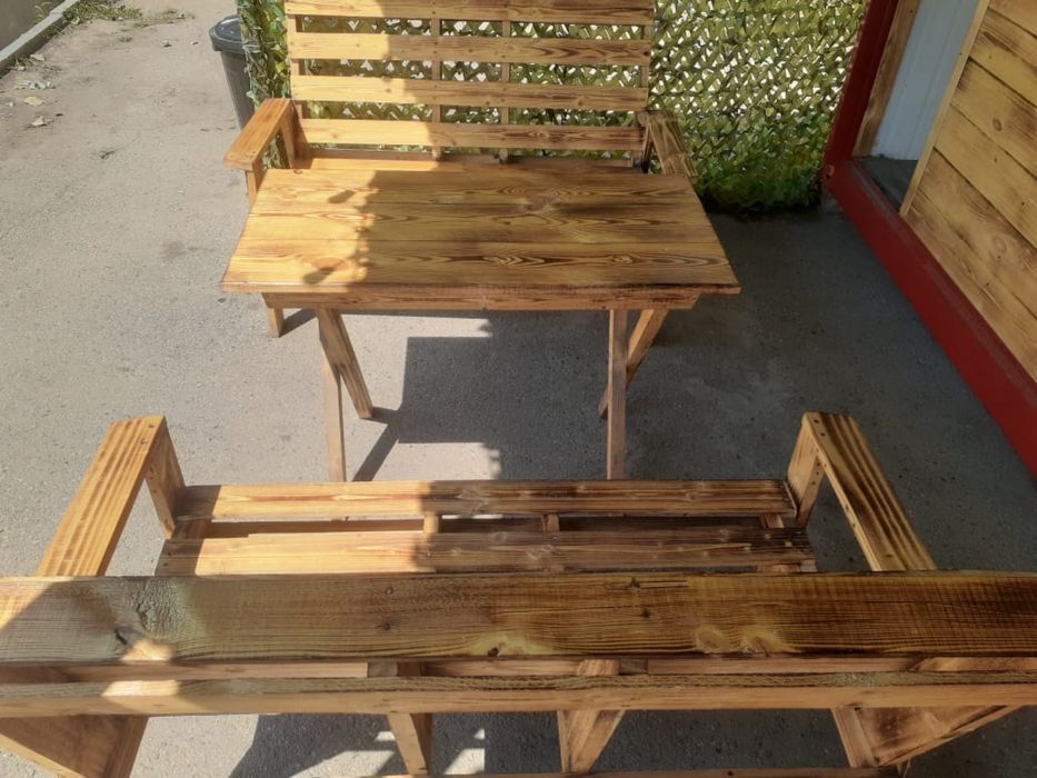 Лавочки и стол