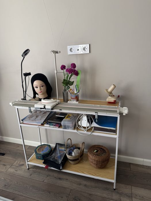 Стол рабочий для всяких мелочей , вещей