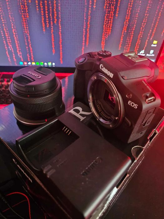 Canon EOS R100 Kit + RF-S 18-45mm f/4.5-6.3 IS STM - Ca nouă!