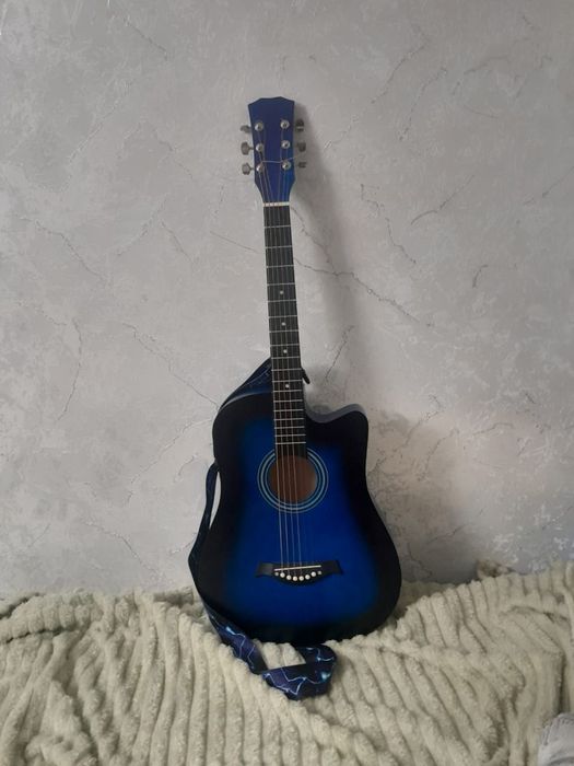 Продам Гитару в отличном состоянии