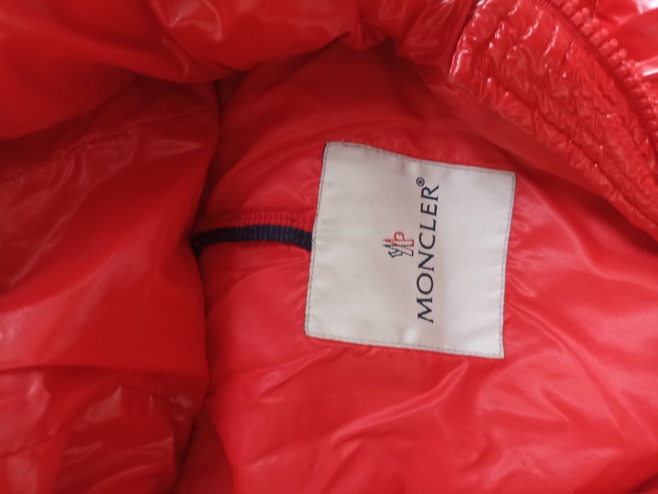 Продавам яке Moncler