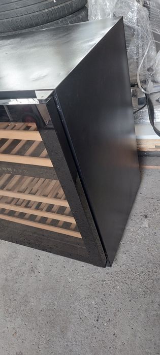 Витрина хладилник за вино за 46 бутилки 129л