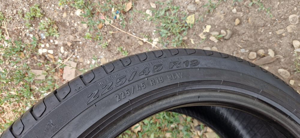 2 Anvelope Pirelli 225 45 R19 de vara