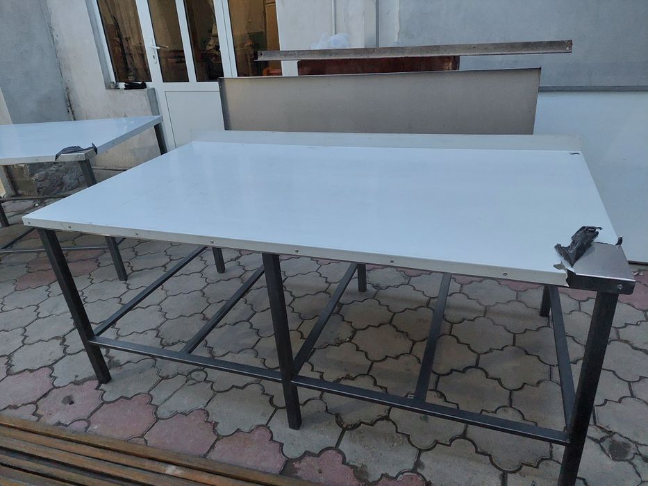 Тайёр нержавейка столлар сотилади. Буюртма асосида хам ясаб берилади.