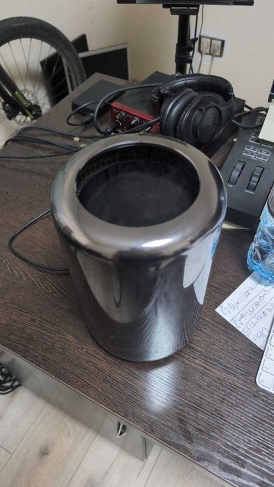 Стационарный компьютер Mac Pro 2013 ведро