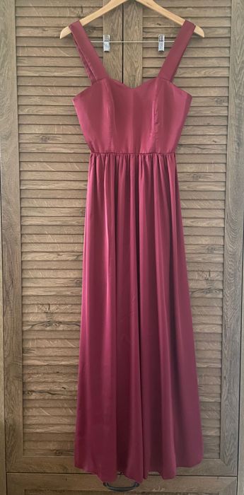 Дълга сатенена рокля