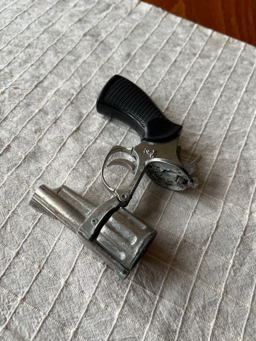 Метално детско пистолетче с капси