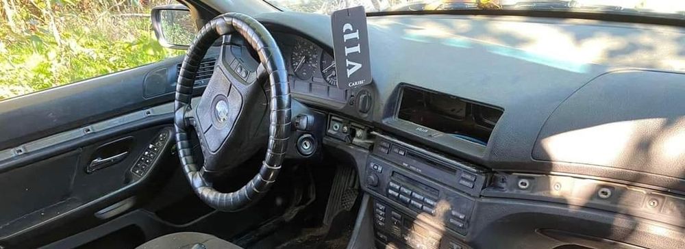 Щипки с  пластини за лайсните на таблото BMW е38 е39