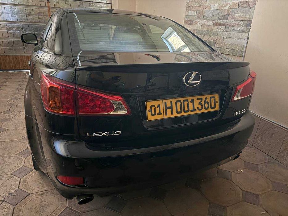 Lexsus IS-300 черный