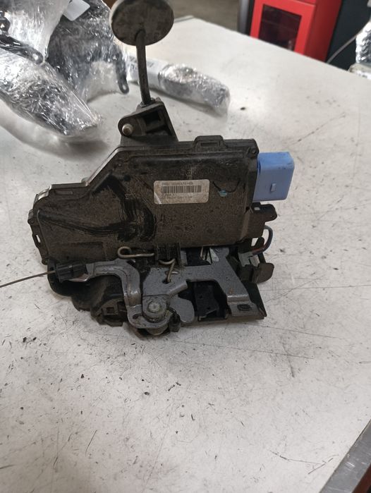 Broasca Usa Dreapta Fata Volkswagen Touran (5T1) [ 2015 - > ] Oem