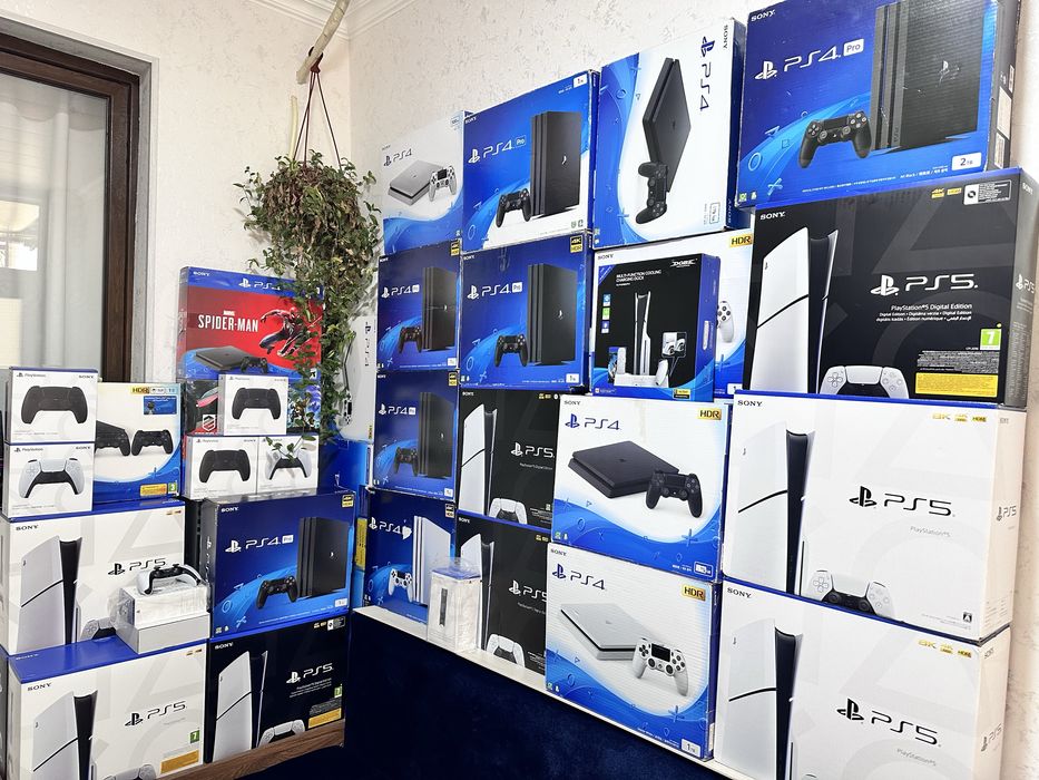 Playstation4 Pro 1TB 35 игр два джестика как на фото