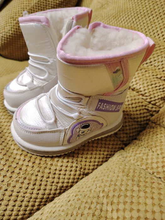 Продам детские сапоги