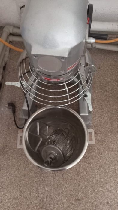 Продам миксер В10, в идеальном состоянии