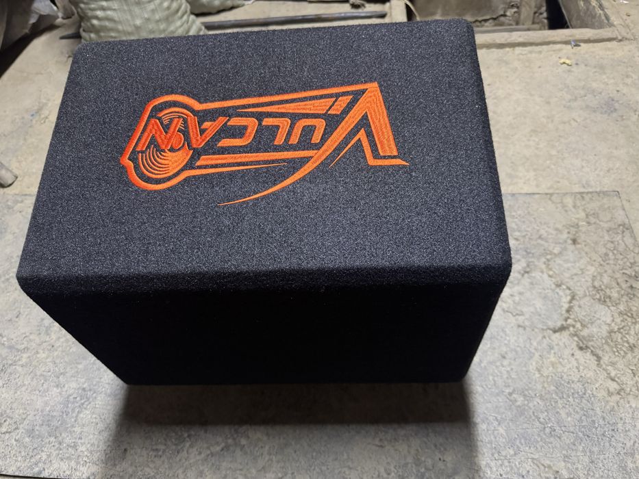 Саабуфер в машину