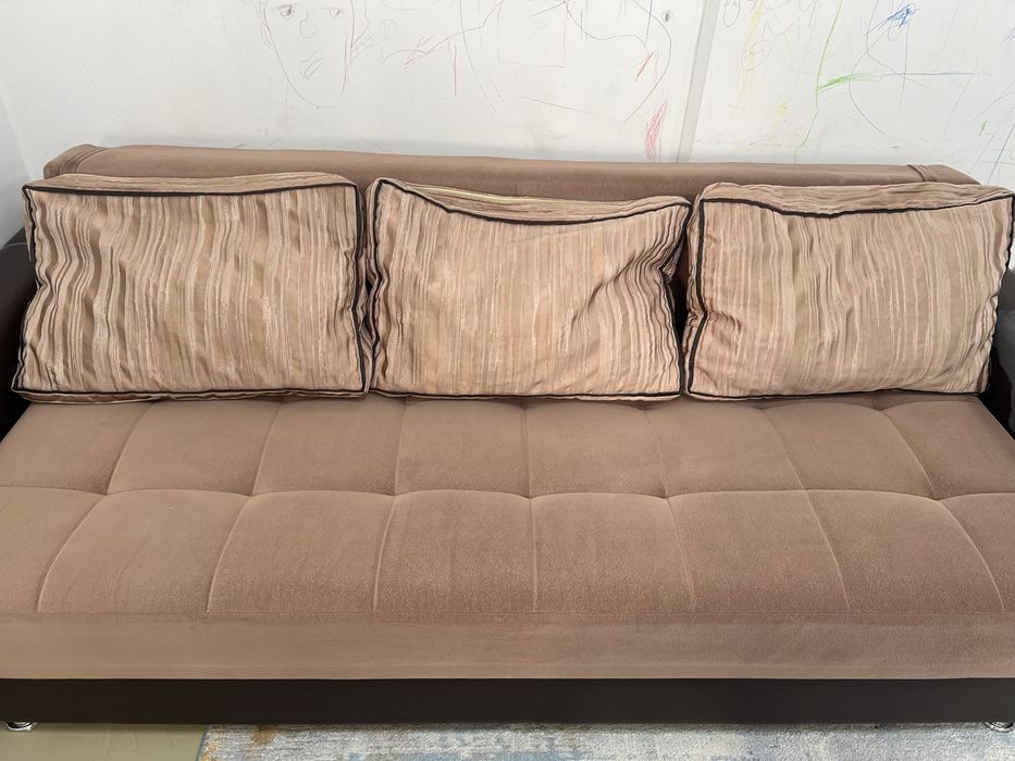 Диван в хорошем состоянии