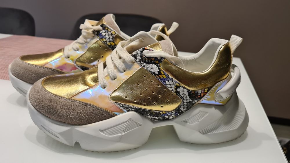 Златни маратонки